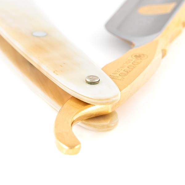 Image of Dovo Straight Razor, Buffalo Horn, 6/8-4