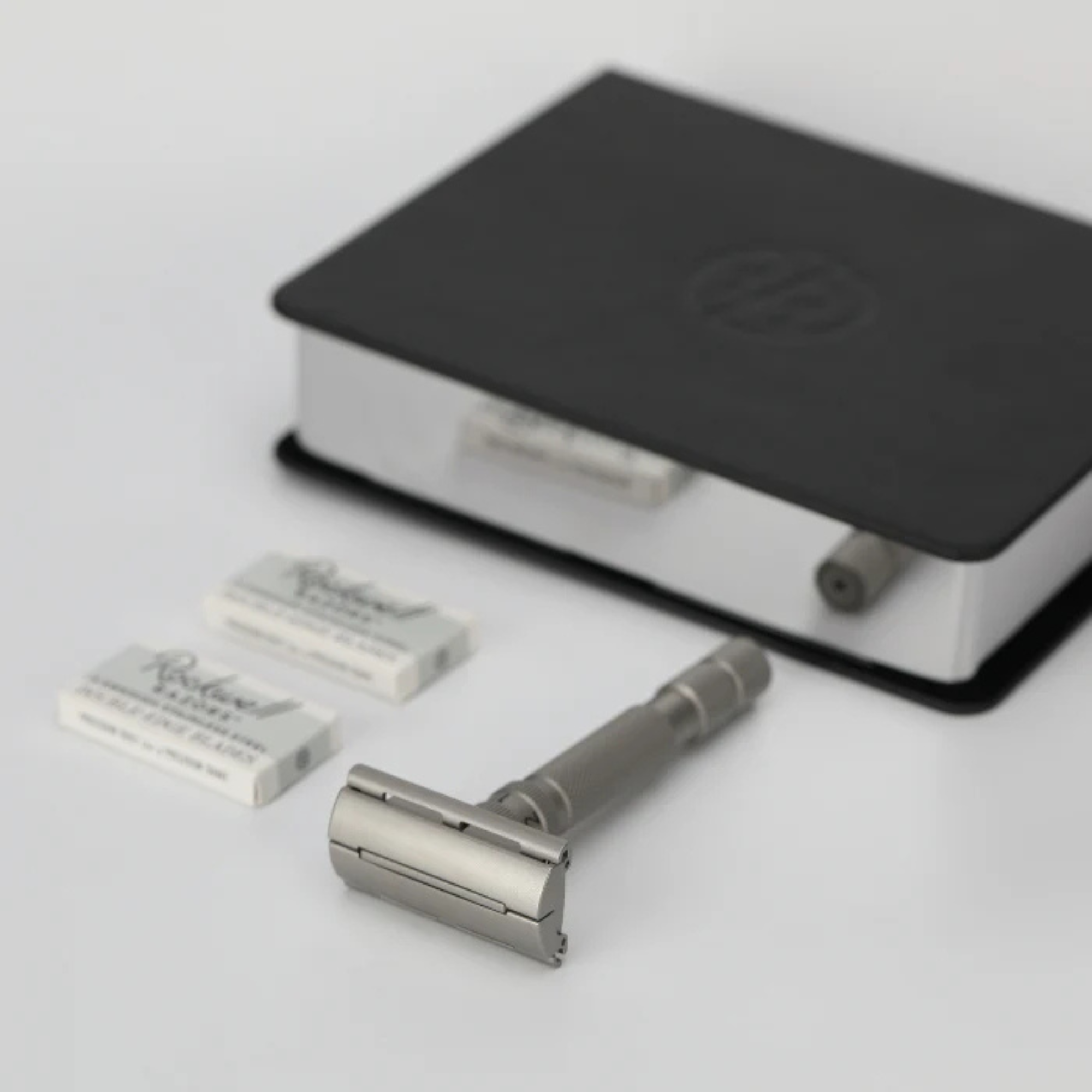 Image of Rockwell T2 Adjustable Twist-To-Open Stainless Steel DE Safety Razor - Matte Silver-4