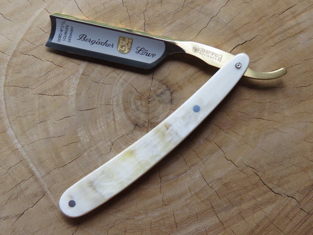 Image of Dovo Straight Razor, Buffalo Horn, 6/8-0