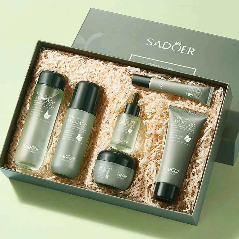 Image of Das 6-teilige Avocado-Hautpflege-Set enthält nährende und feuchtigkeitsspendende Augencreme, Gesichtscreme und Anti-Falten-Hautpflegeprodukte.