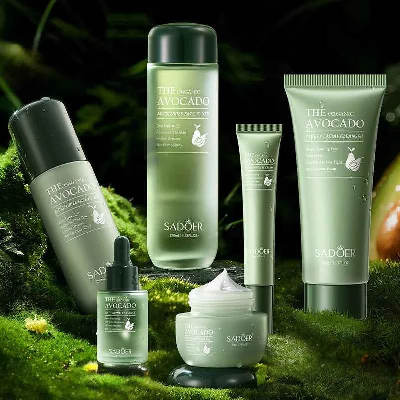 Image of Das 6-teilige Avocado-Hautpflege-Set enthält nährende und feuchtigkeitsspendende Augencreme, Gesichtscreme und Anti-Falten-Hautpflegeprodukte.