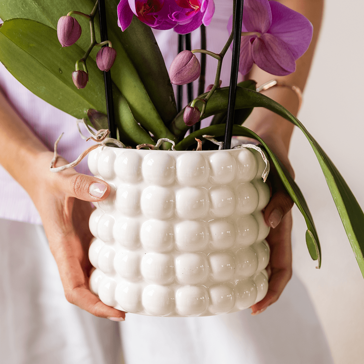 Image of Poppy Pflanztopf – Weiß – Ø9cm – Dekorativer Blumentopf in Keramikoptik – Moderner Übertopf für Zimmerpflanzen & Orchideen – Stilvolles Wohnaccessoire-1