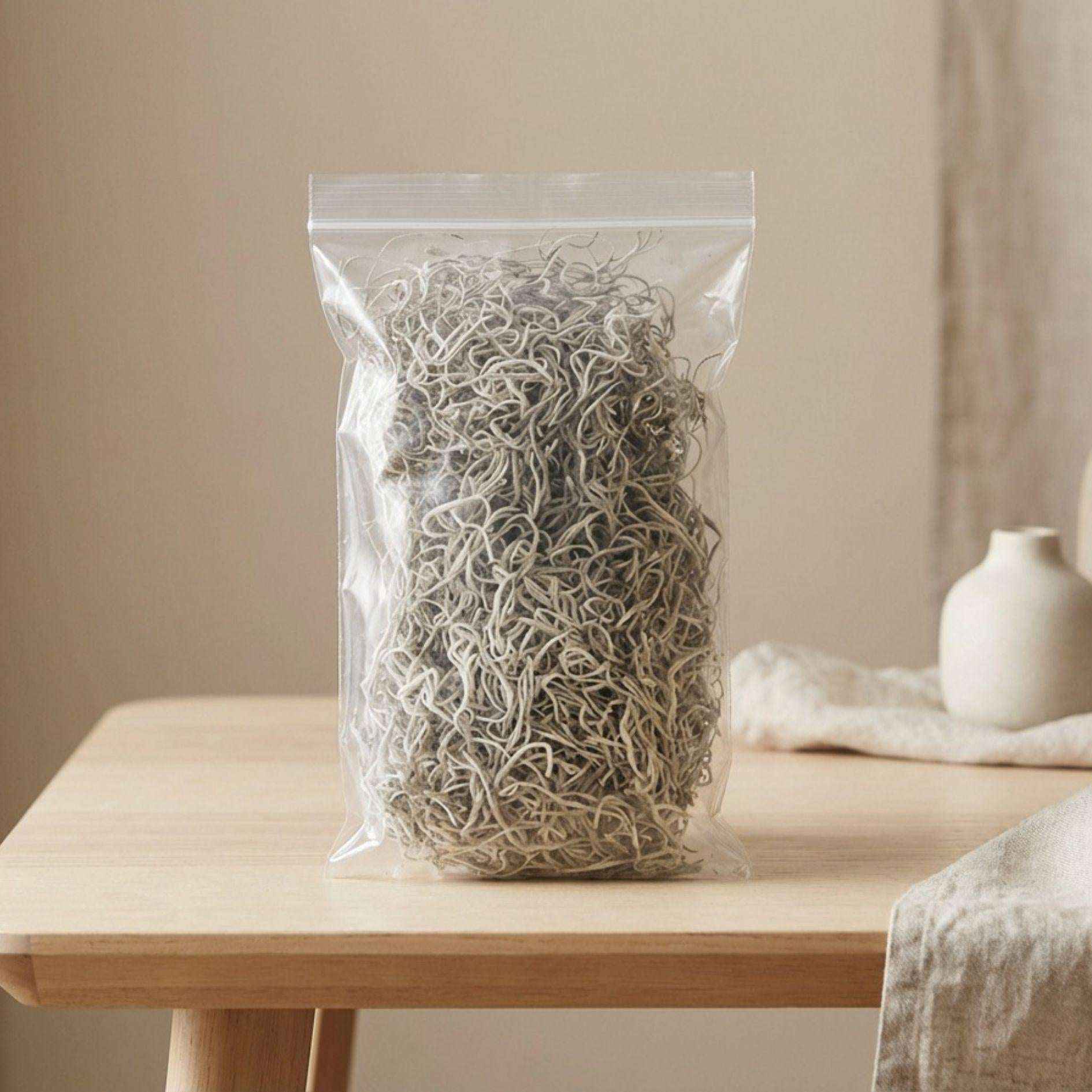 Image of Getrocknetes Tillandsienmoos 1L – Spanisches Moos zur Dekoration – Natürliches Dekomaterial für Terrarium Floristik & Tischdeko – Grau-2