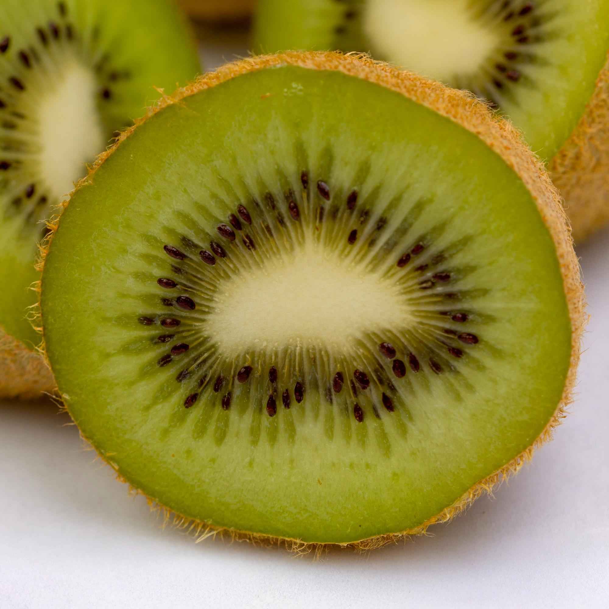 Image of Kiwi Pflanze Actinidia deliciosa 'Jenny' – 2er – Set – Obstpflanze 15cm – ca. 50cm hoch – Selbstfruchtend – Für Garten & Balkon-0