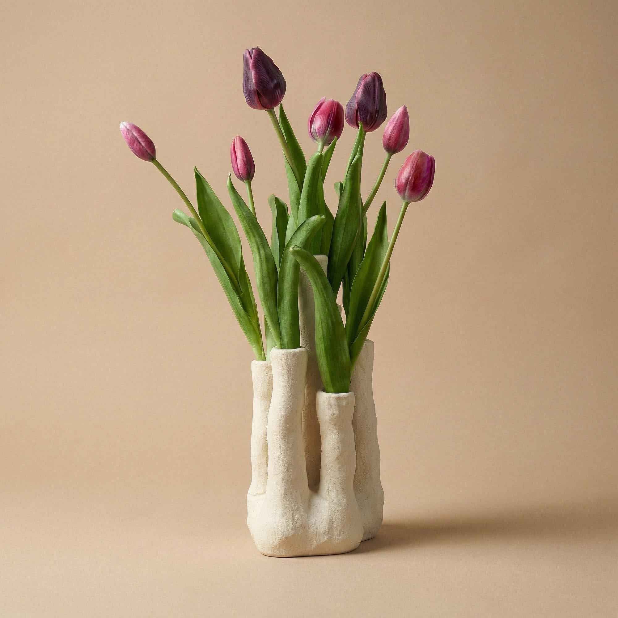 Image of Tulip Touch Kunstblumen Set – Künstliche Tulpen mit Design Mehrfach – Vase – Rot Violett – Keramikvase mit 6 Öffnungen-2