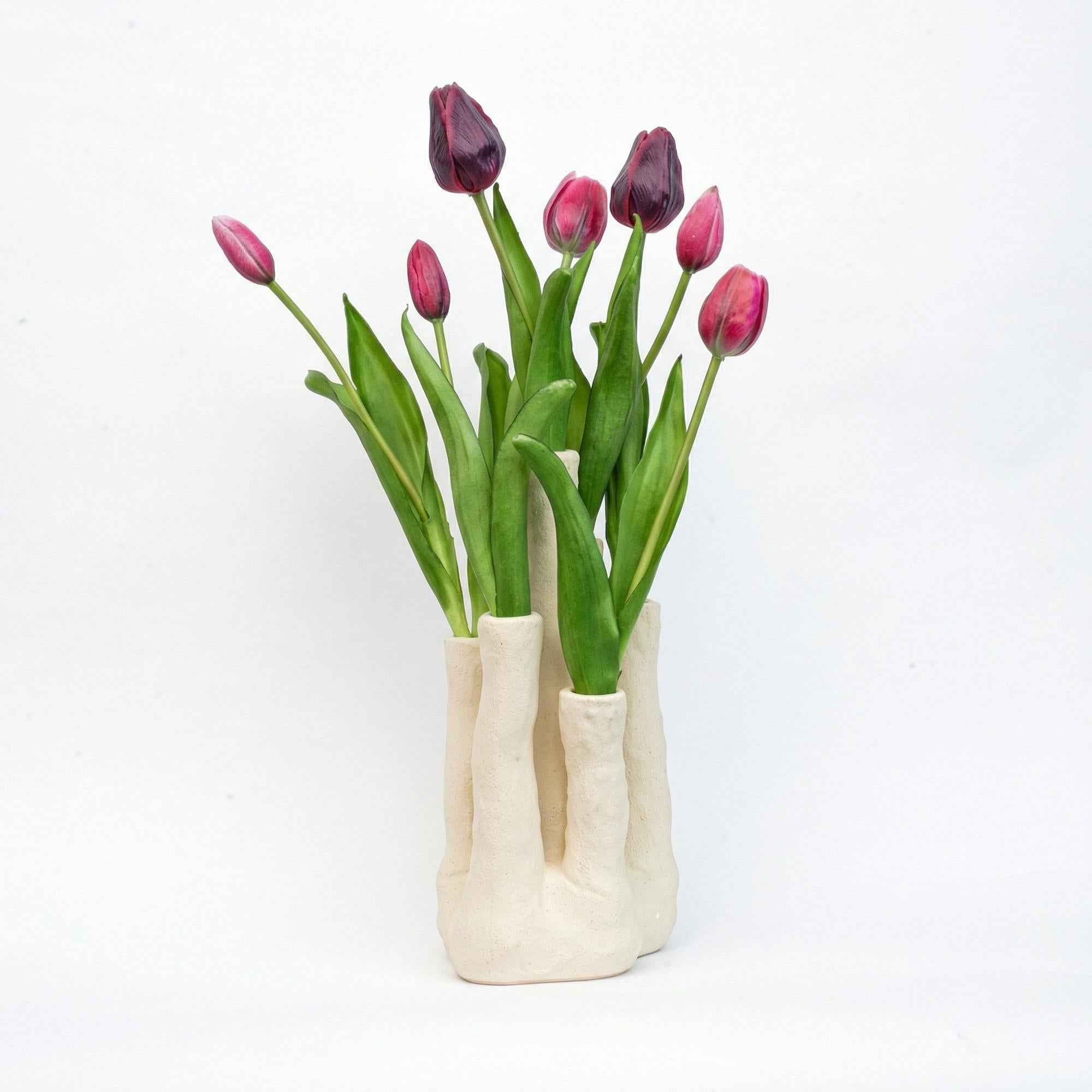Image of Tulip Touch Kunstblumen Set – Künstliche Tulpen mit Design Mehrfach – Vase – Rot Violett – Keramikvase mit 6 Öffnungen-0