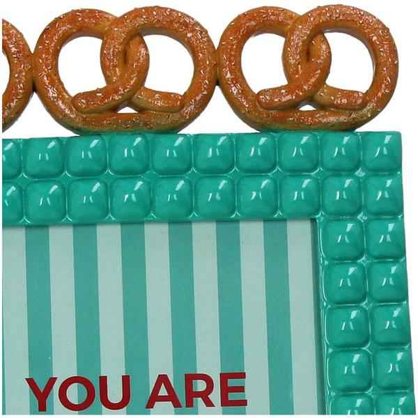 Image of Bilderrahmen Pretzel – Polyresin – Türkis – 13x18cm – Verspieltes Brezel – Design – Kreative Foto – Deko für Zuhause-3