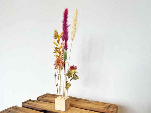 Image of Trockenblumenständer aus Holz – Größe S – 4x4x4cm – Halter mit 16 Löchern für Trockenblumen & Kräuterarrangements-1