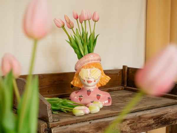 Image of Vase Girl Strawberry – Pink Tontopf – ↑24cm – Verspielte Deko – Vase – Für Blumen & Wohnraum – Charmantes Design-0